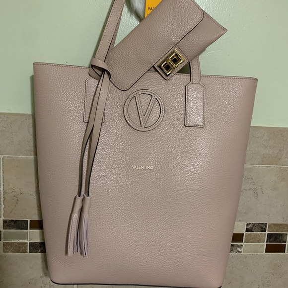 Authentic VALENTINO By Mario leather tote and flap wallet set - Picture 3 of 16